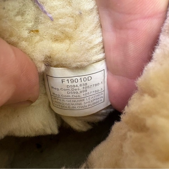 2/$20 Sheepskin Shearling Boots Size 27 Purple Ugg Style Boots Bailey Button - Picture 8 of 10